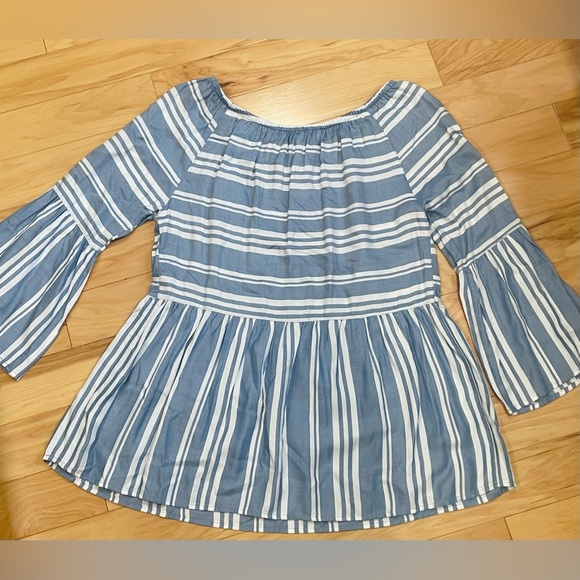 Como Blu Soft Off-The-Shoulder Blouse - Picture 4 of 5